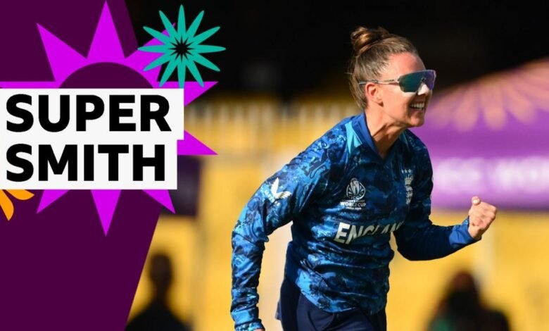 Copa Mundial de cricket femenino: Linsey Smith toma tres wickets rápidos cuando Inglaterra sale a volar contra Sudáfrica