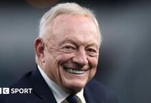 NFL: Jones, propietario de los Dallas Cowboys, multado con 250.000 dólares por “gestos obscenos”