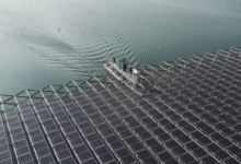 El nuevo sistema solar flotante de gran tamaño pone a trabajar los catamaranes