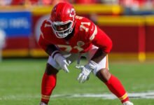 Los Chiefs guardan silencio sobre la condición de Josh Simmons después de que el tackle izquierdo se perdiera repentinamente el juego contra los Lions debido a problemas personales.