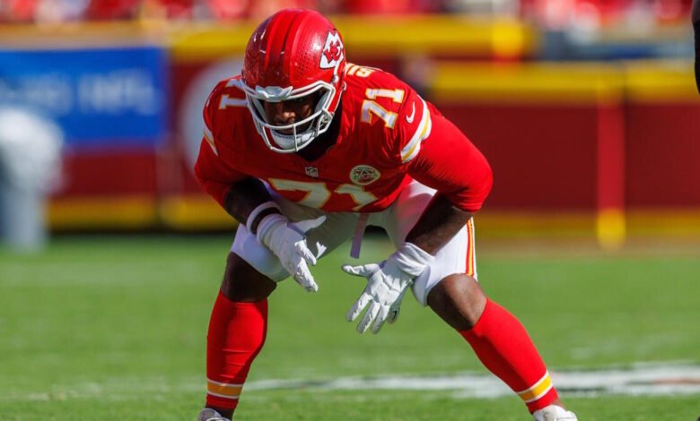 Los Chiefs guardan silencio sobre la condición de Josh Simmons después de que el tackle izquierdo se perdiera repentinamente el juego contra los Lions debido a problemas personales. Los Chiefs guardan silencio sobre la condición de Josh Simmons después de que el tackle izquierdo se perdiera repentinamente el juego contra los Lions debido a problemas personales.