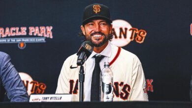 Tony Vitello da un paso difícil de la universidad al MLB Dugout como manager de los Giants Tony Vitello da un paso difícil de la universidad al MLB Dugout como manager de los Giants