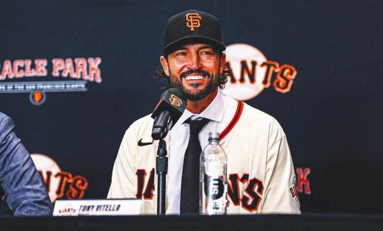 Tony Vitello da un paso difícil de la universidad al MLB Dugout como manager de los Giants Tony Vitello da un paso difícil de la universidad al MLB Dugout como manager de los Giants