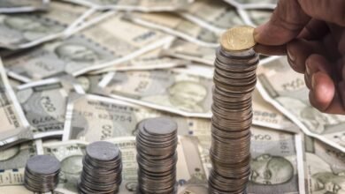 La rupia recupera 75 paise desde su mínimo histórico y cierra en 88,06 frente al dólar estadounidense