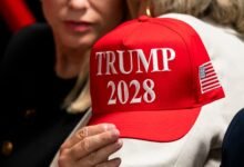 Trump publica un video de IA lanzando el sombrero ‘Trump 2028’ en Jeffries
