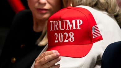 Trump publica un video de IA lanzando el sombrero ‘Trump 2028’ en Jeffries