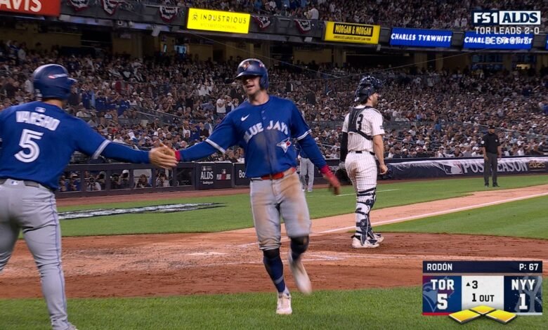 La entrada de cuatro carreras de los Azulejos amplió su ventaja a 6-1 sobre los Yankees en la ALDS La entrada de cuatro carreras de los Azulejos amplió su ventaja a 6-1 sobre los Yankees en la ALDS