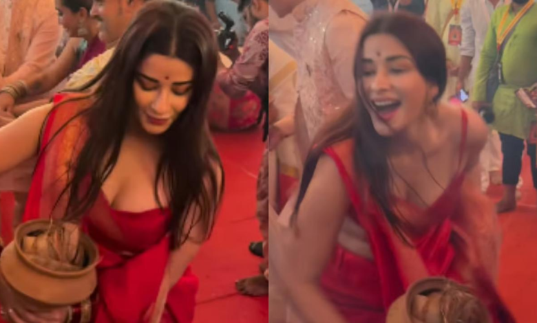 Los internautas sonan Nayira Banerjee por usar una blusa audaz en Durga Puja