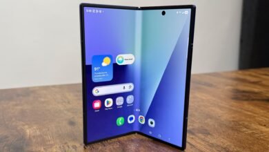 Los teléfonos plegables tienen una oportunidad si sus precios pueden caer lo suficientemente rápido, pero ¿se convencerán los usuarios comerciales?