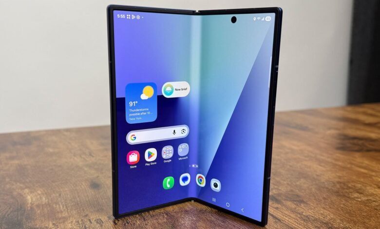 Los teléfonos plegables tienen una oportunidad si sus precios pueden caer lo suficientemente rápido, pero ¿se convencerán los usuarios comerciales?