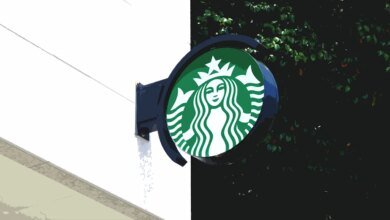 El ex personal de Starbucks recurrió a Tiktok después de estar desempleado en medio de cientos de veces.