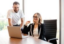 Cinco materiales de formación de empleados esenciales para una incorporación eficaz