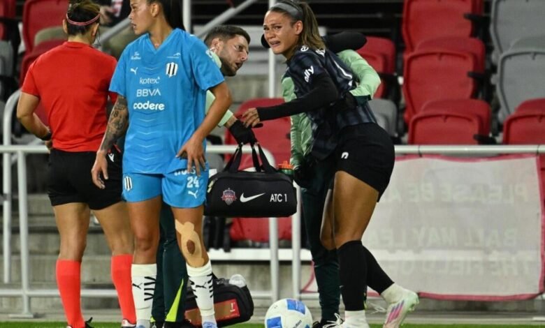 Lesión de Trinity Rodman: la estrella del USWNT abandonó el partido del Washington Spirit con muletas después de luchar para manejarlo Lesión de Trinity Rodman: la estrella del USWNT abandonó el partido del Washington Spirit con muletas después de luchar para manejarlo