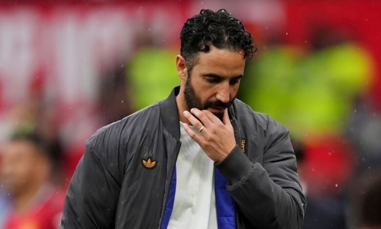 RUBEN AMORIM: El entrenador en jefe del Manchester United dijo que no renunciaría y afirmar que su sistema no era un problema cuando la presión de construcción | Noticias de fútbol