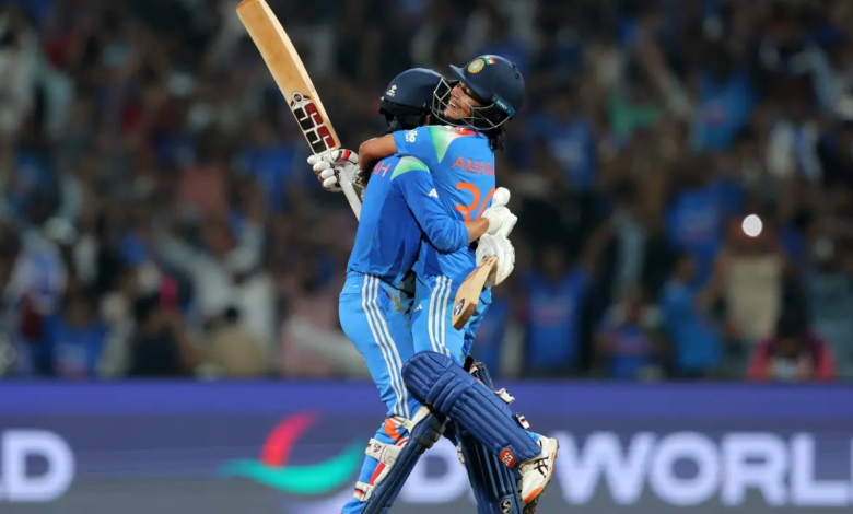 ¡India en la final del Mundial! Personalidades del cine felicitaron al equipo. ¡India en la final del Mundial! Personalidades del cine felicitaron al equipo.