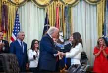 Los planes de FIV de Trump podrían reducir los costos para algunos, pero no cumplen con la promesa de campaña