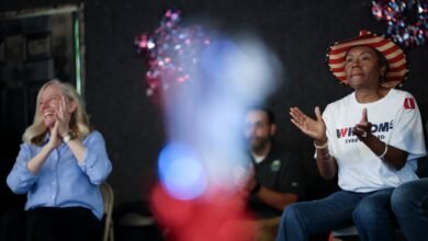 La carrera por gobernador de Virginia, el cierre y un escándalo de mensajes de texto: NPR