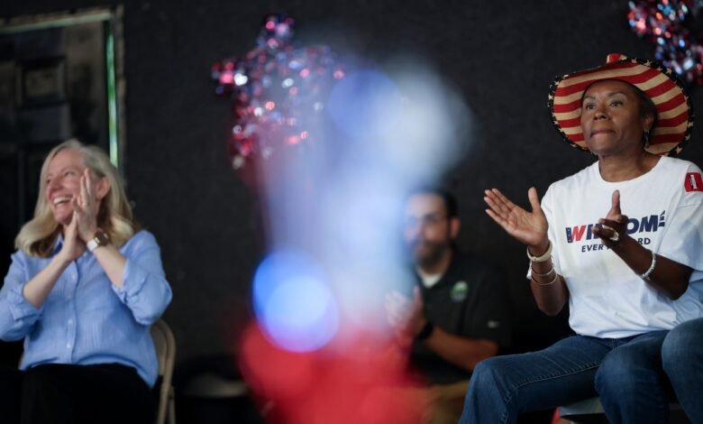 La carrera por gobernador de Virginia, el cierre y un escándalo de mensajes de texto: NPR La carrera por gobernador de Virginia, el cierre y un escándalo de mensajes de texto: NPR