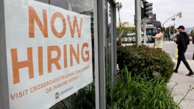 Informe de empleos de retrasos de cierre y se pueden mantener más datos clave: NPR
