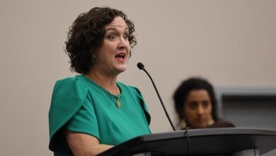 “No quiero esto en la cámara”, dice Katie Porter, candidata de Garnetter, en la entrevista de prueba