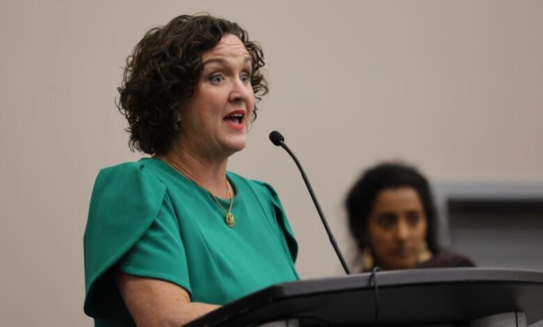 “No quiero esto en la cámara”, dice Katie Porter, candidata de Garnetter, en la entrevista de prueba “No quiero esto en la cámara”, dice Katie Porter, candidata de Garnetter, en la entrevista de prueba