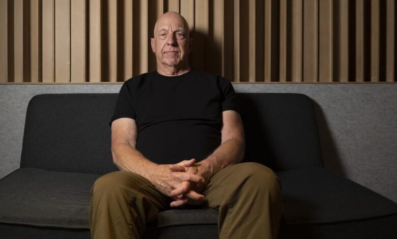El cofundador de Eagles, Bernie Lydon, canaliza el dolor de los incendios en nueva música El cofundador de Eagles, Bernie Lydon, canaliza el dolor de los incendios en nueva música