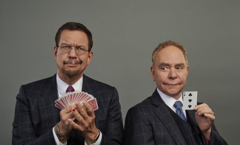Pen y Teller, que odian la nostalgia, ¿cómo mantienen sus espectáculos de comedia y magia 50 años después de 50 años? Pen y Teller, que odian la nostalgia, ¿cómo mantienen sus espectáculos de comedia y magia 50 años después de 50 años?