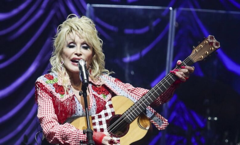 La hermana de Dolly Parton ‘Praying All Night’ en los problemas de salud de Icon La hermana de Dolly Parton ‘Praying All Night’ en los problemas de salud de Icon