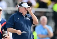 El entrenador asistente Bill Belichick en Carolina del Norte fue suspendido