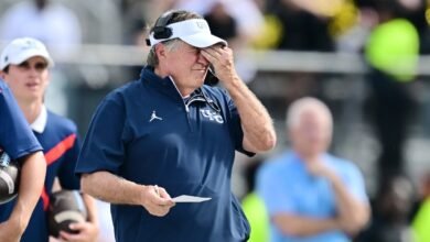 El entrenador asistente Bill Belichick en Carolina del Norte fue suspendido