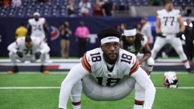 El WR de los Browns, David Bell, anuncia su retiro