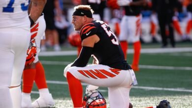 El apoyador del banco de los Bengals, Logan Wilson, está de acuerdo con el novato Barrett Carter.