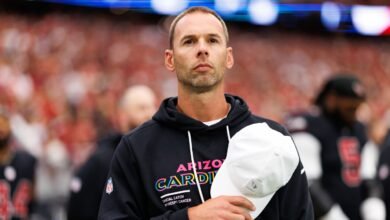 El excelente entrenador de los Cardenales, Jonathan Gannon, $ 100,000 por interacción con pasatiempos con Emari Demercado.