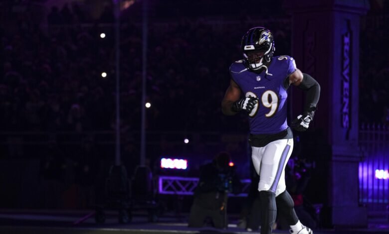 Los Chargers cambiaron por Odafe Oweh y enviaron a Alohi Gilman a los Ravens