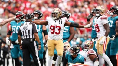 49ers DL Kalia Davis para cirugía en manos rotas