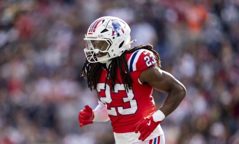 Los Patriots cambian a Kyle Dugger a los Steelers. Los Patriots cambian a Kyle Dugger a los Steelers.