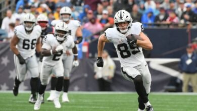 Brock Bowers figura como una pregunta, pero los Raiders esperan que juegue