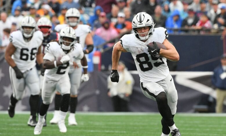 Brock Bowers figura como una pregunta, pero los Raiders esperan que juegue Brock Bowers figura como una pregunta, pero los Raiders esperan que juegue