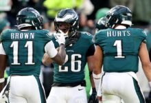 Saquon Barkley, AJ Brown, Jalen Hurts se reúnen para intentar arreglar la ofensiva