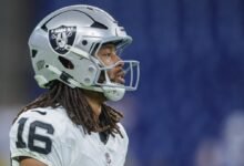Jakobi Meyers se unió a Brock Bowers en una sesión de práctica ausente el miércoles.