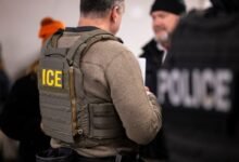 ICE compró vehículos equipados con torres celulares falsas para espiar teléfonos