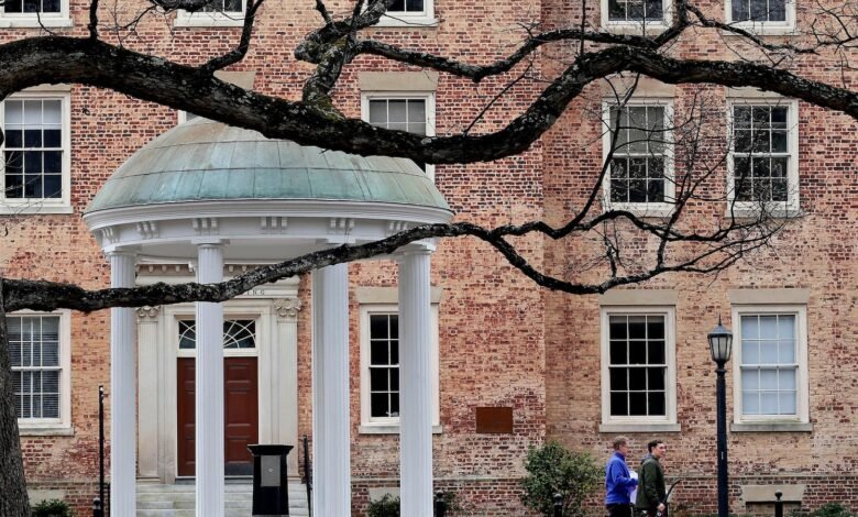 ¿Vale la pena el costo de la universidad? Las universidades trabajan para mostrar el retorno de la inversión ¿Vale la pena el costo de la universidad? Las universidades trabajan para mostrar el retorno de la inversión