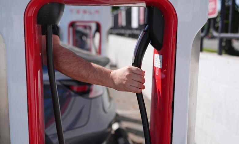 Un estudio encuentra que los vehículos eléctricos superan rápidamente su construcción de uso intensivo de energía y son más limpios que los automóviles de gasolina Un estudio encuentra que los vehículos eléctricos superan rápidamente su construcción de uso intensivo de energía y son más limpios que los automóviles de gasolina