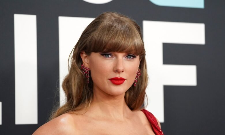 Los fanáticos de Taylor Swift acuden al museo para ver una pintura que hace eco del video de ‘El destino de Ofelia’ Los fanáticos de Taylor Swift acuden al museo para ver una pintura que hace eco del video de ‘El destino de Ofelia’