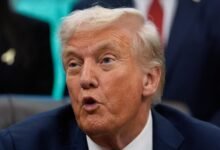 La demanda busca detener la tarifa de $ 100,000 de Trump por visas H-1B