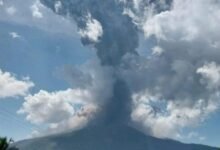 El volcán Lewotobi Laki Laki de Indonesia desata nuevas explosiones de ceniza caliente
