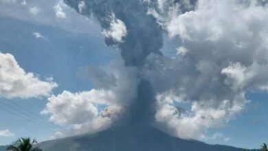 El volcán Lewotobi Laki Laki de Indonesia desata nuevas explosiones de ceniza caliente