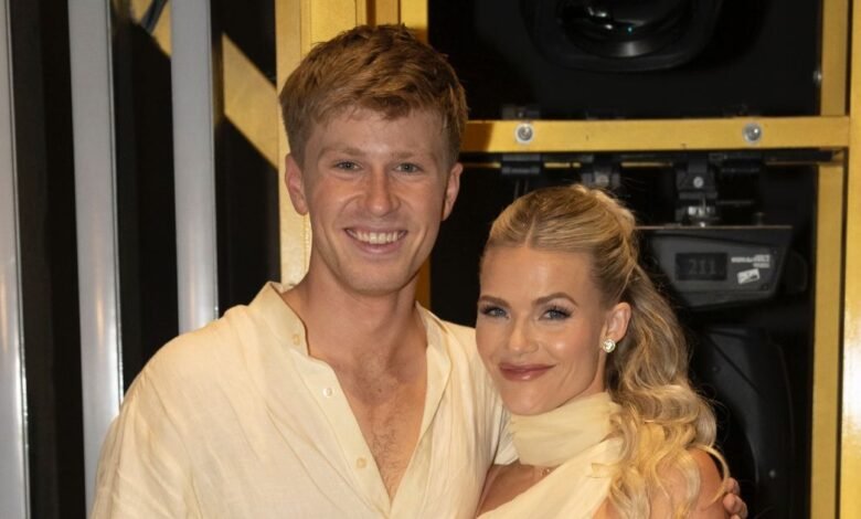 Robert Irwin y Whitney Carson solo pueden entrenar 4 horas al día para DWTS Robert Irwin y Whitney Carson solo pueden entrenar 4 horas al día para DWTS