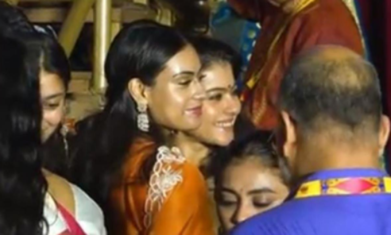 Nysa Devgan se une a Kajol para llevar adelante la tradición ‘Sindur Khela’ Nysa Devgan se une a Kajol para llevar adelante la tradición ‘Sindur Khela’