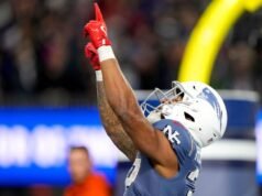 Henderson brilló cuando los Jets mejor clasificados de los Patriots obtuvieron el mejor récord de la NFL.